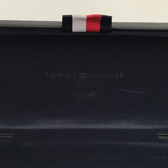 Tommy Hilfiger Glasses & Hard Case - Picture 10 of 15
